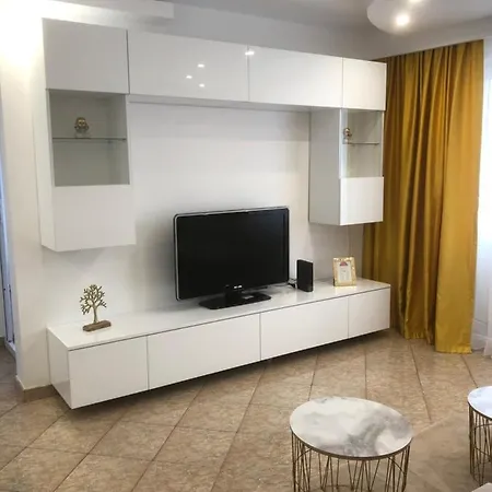Eve Apartman *